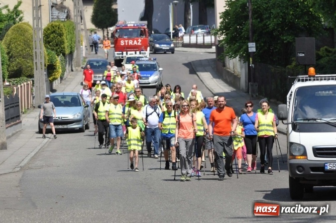 Zdjęcie w galerii na portalu naszraciborz.pl: Aktywni na pograniczu - marsz nordic walking w Krzanowicach wiadomości z regionu
