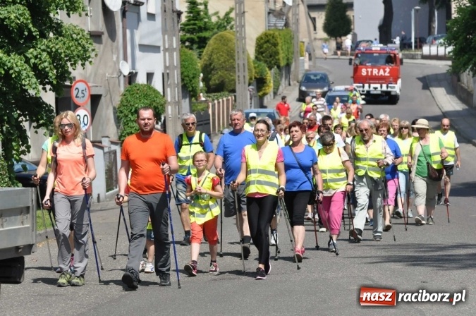 Zdjęcie w galerii na portalu naszraciborz.pl: Aktywni na pograniczu - marsz nordic walking w Krzanowicach wiadomości z regionu
