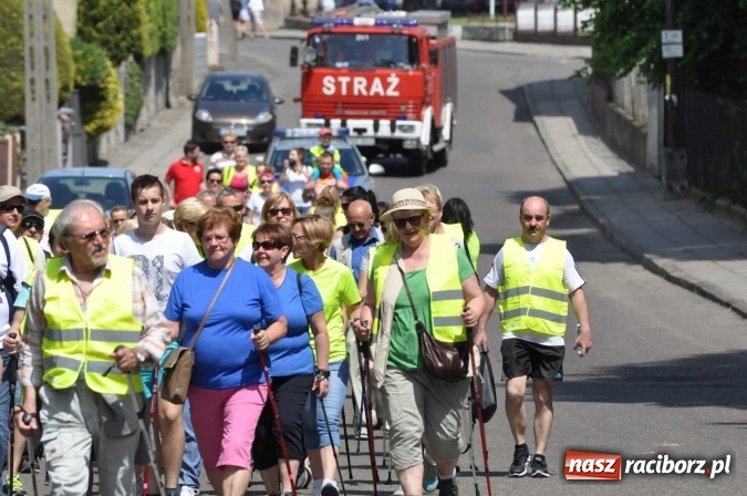 Zdjęcie w galerii na portalu naszraciborz.pl: Aktywni na pograniczu - marsz nordic walking w Krzanowicach wiadomości z regionu
