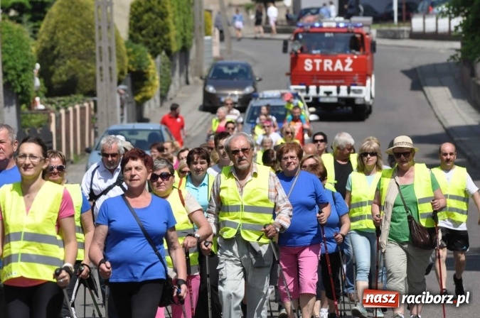 Zdjęcie w galerii na portalu naszraciborz.pl: Aktywni na pograniczu - marsz nordic walking w Krzanowicach wiadomości z regionu