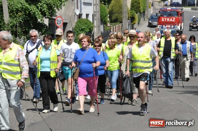 Zdjęcie w galerii na portalu naszraciborz.pl: Aktywni na pograniczu - marsz nordic walking w Krzanowicach wiadomości z regionu