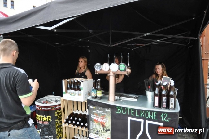 Zdjęcie w galerii na portalu naszraciborz.pl: Kolejny zlot food trucków na raciborskim zamku wiadomości z regionu