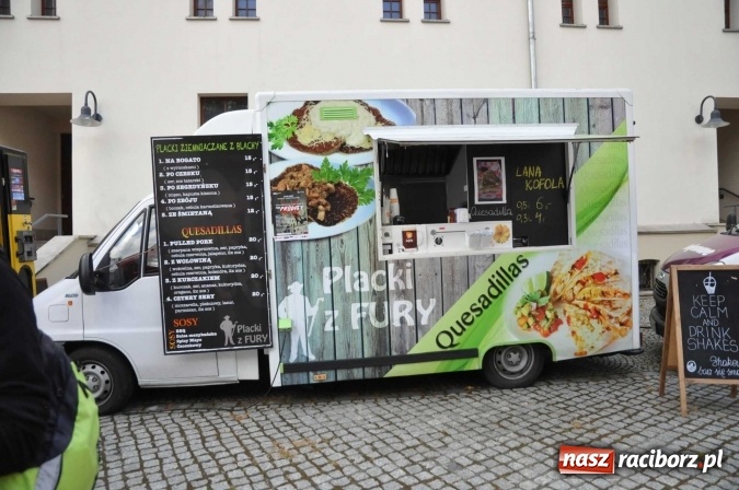 Zdjęcie w galerii na portalu naszraciborz.pl: Kolejny zlot food trucków na raciborskim zamku wiadomości z regionu