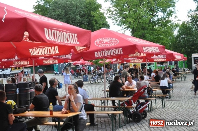 Zdjęcie w galerii na portalu naszraciborz.pl: Kolejny zlot food trucków na raciborskim zamku wiadomości z regionu