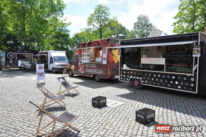 Zdjęcie w galerii na portalu naszraciborz.pl: Kolejny zlot food trucków na raciborskim zamku wiadomości z regionu