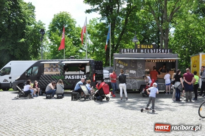 Zdjęcie w galerii na portalu naszraciborz.pl: Kolejny zlot food trucków na raciborskim zamku wiadomości z regionu