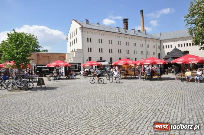Zdjęcie w galerii na portalu naszraciborz.pl: Kolejny zlot food trucków na raciborskim zamku wiadomości z regionu