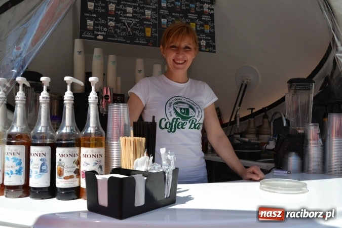 Zdjęcie w galerii na portalu naszraciborz.pl: Kolejny zlot food trucków na raciborskim zamku wiadomości z regionu