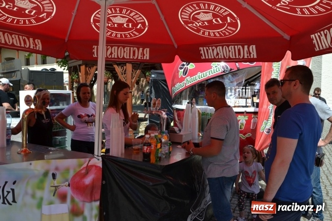 Zdjęcie w galerii na portalu naszraciborz.pl: Kolejny zlot food trucków na raciborskim zamku wiadomości z regionu