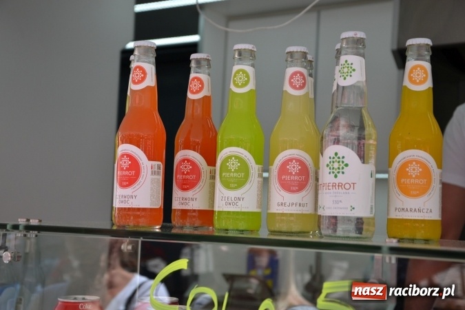 Zdjęcie w galerii na portalu naszraciborz.pl: Kolejny zlot food trucków na raciborskim zamku wiadomości z regionu