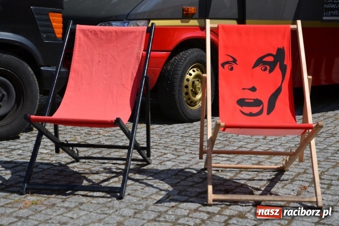 Zdjęcie w galerii na portalu naszraciborz.pl: Kolejny zlot food trucków na raciborskim zamku wiadomości z regionu