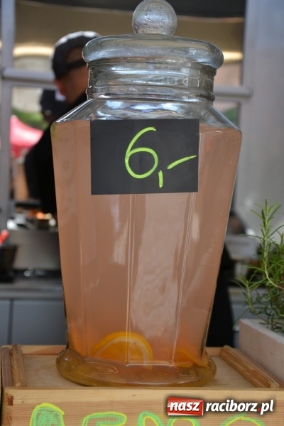 Zdjęcie w galerii na portalu naszraciborz.pl: Kolejny zlot food trucków na raciborskim zamku wiadomości z regionu