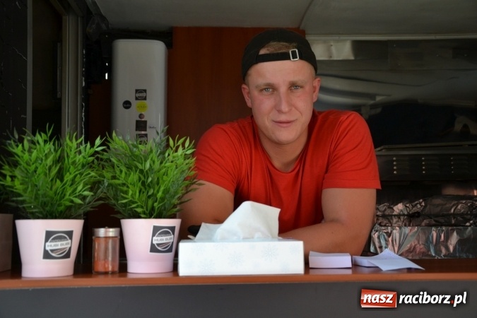 Zdjęcie w galerii na portalu naszraciborz.pl: Kolejny zlot food trucków na raciborskim zamku wiadomości z regionu
