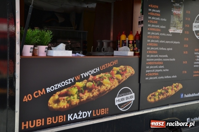 Zdjęcie w galerii na portalu naszraciborz.pl: Kolejny zlot food trucków na raciborskim zamku wiadomości z regionu