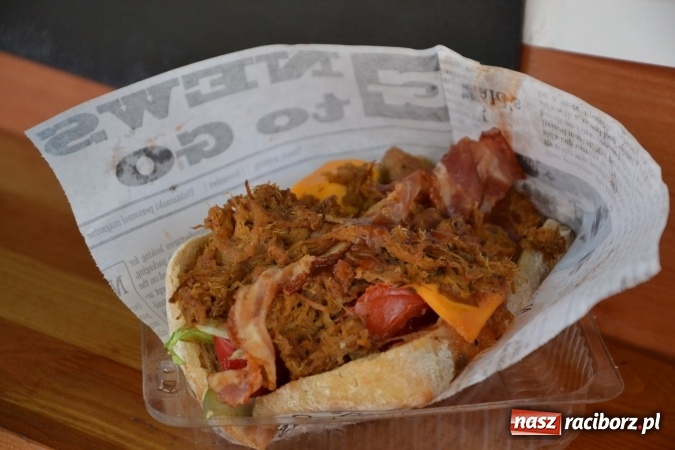 Zdjęcie w galerii na portalu naszraciborz.pl: Kolejny zlot food trucków na raciborskim zamku wiadomości z regionu