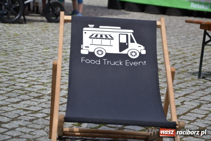 Zdjęcie w galerii na portalu naszraciborz.pl: Kolejny zlot food trucków na raciborskim zamku wiadomości z regionu