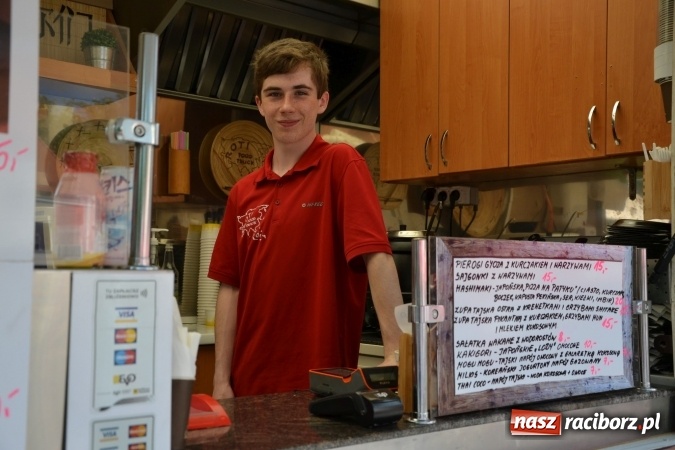 Zdjęcie w galerii na portalu naszraciborz.pl: Kolejny zlot food trucków na raciborskim zamku wiadomości z regionu