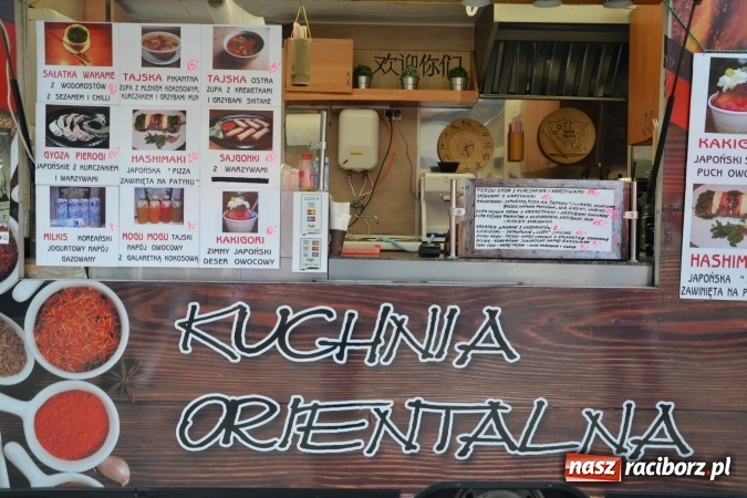 Zdjęcie w galerii na portalu naszraciborz.pl: Kolejny zlot food trucków na raciborskim zamku wiadomości z regionu
