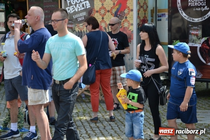 Zdjęcie w galerii na portalu naszraciborz.pl: Kolejny zlot food trucków na raciborskim zamku wiadomości z regionu