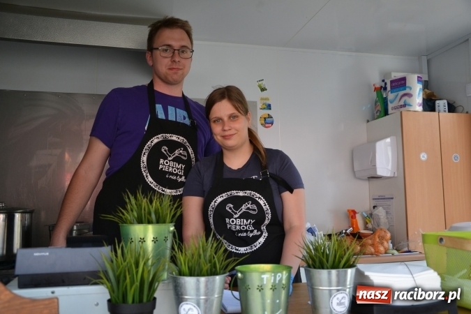 Zdjęcie w galerii na portalu naszraciborz.pl: Kolejny zlot food trucków na raciborskim zamku wiadomości z regionu