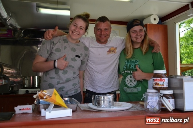 Zdjęcie w galerii na portalu naszraciborz.pl: Kolejny zlot food trucków na raciborskim zamku wiadomości z regionu