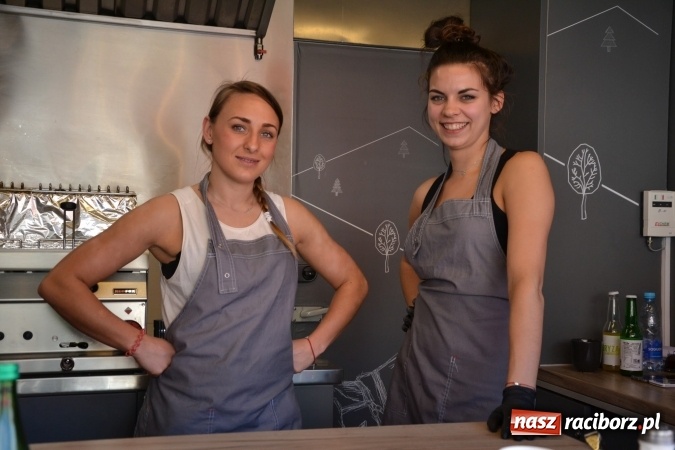 Zdjęcie w galerii na portalu naszraciborz.pl: Kolejny zlot food trucków na raciborskim zamku wiadomości z regionu