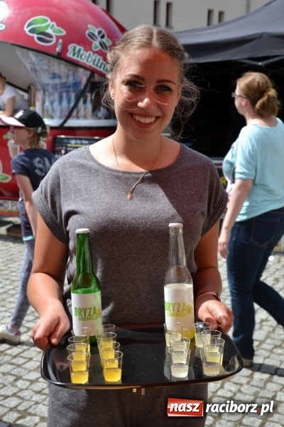 Zdjęcie w galerii na portalu naszraciborz.pl: Kolejny zlot food trucków na raciborskim zamku wiadomości z regionu