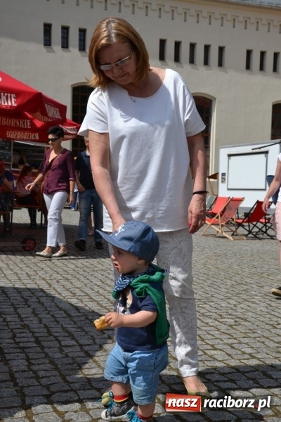 Zdjęcie w galerii na portalu naszraciborz.pl: Kolejny zlot food trucków na raciborskim zamku wiadomości z regionu