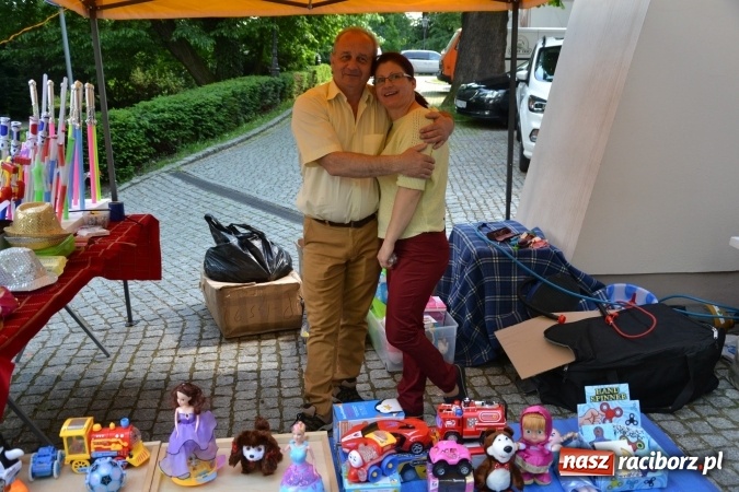 Zdjęcie w galerii na portalu naszraciborz.pl: Kolejny zlot food trucków na raciborskim zamku wiadomości z regionu