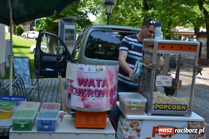 Zdjęcie w galerii na portalu naszraciborz.pl: Kolejny zlot food trucków na raciborskim zamku wiadomości z regionu