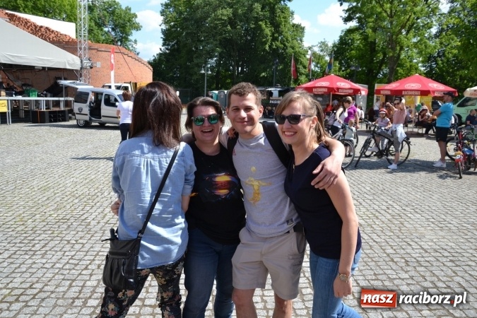 Zdjęcie w galerii na portalu naszraciborz.pl: Kolejny zlot food trucków na raciborskim zamku wiadomości z regionu