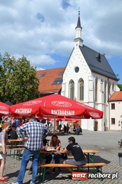 Zdjęcie w galerii na portalu naszraciborz.pl: Kolejny zlot food trucków na raciborskim zamku wiadomości z regionu