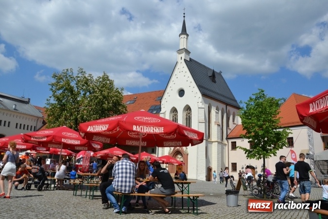 Zdjęcie w galerii na portalu naszraciborz.pl: Kolejny zlot food trucków na raciborskim zamku wiadomości z regionu