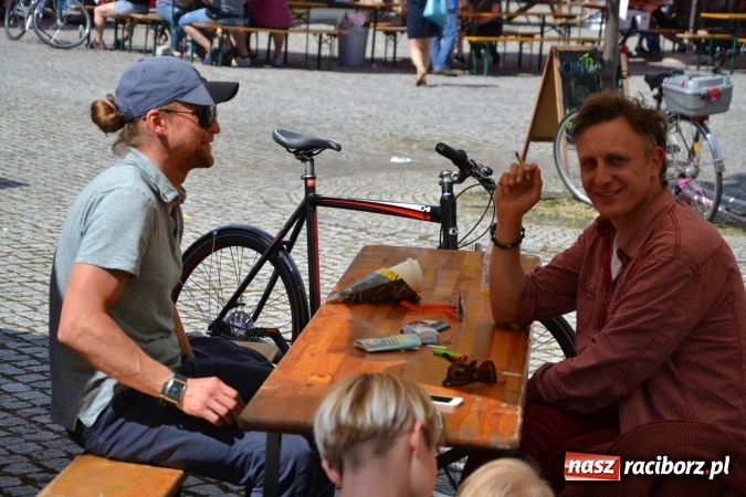 Zdjęcie w galerii na portalu naszraciborz.pl: Kolejny zlot food trucków na raciborskim zamku wiadomości z regionu