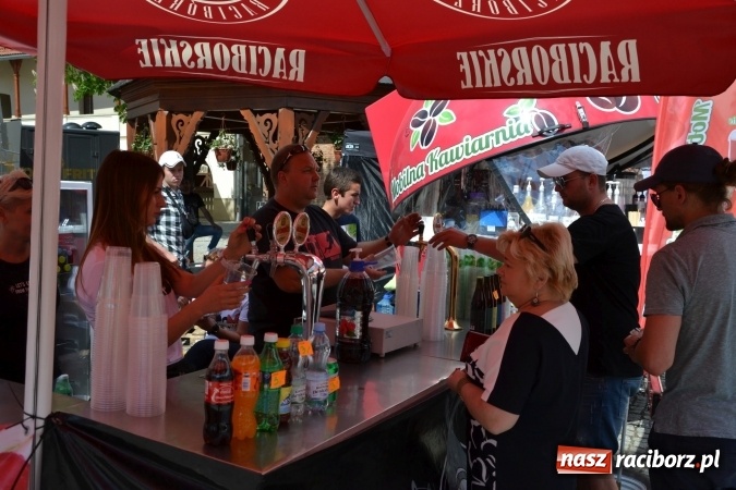 Zdjęcie w galerii na portalu naszraciborz.pl: Kolejny zlot food trucków na raciborskim zamku wiadomości z regionu