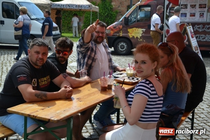 Zdjęcie w galerii na portalu naszraciborz.pl: Kolejny zlot food trucków na raciborskim zamku wiadomości z regionu
