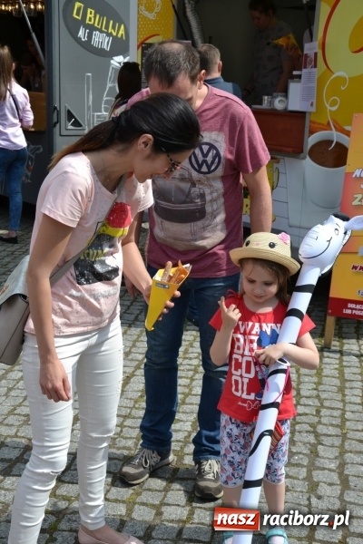 Zdjęcie w galerii na portalu naszraciborz.pl: Kolejny zlot food trucków na raciborskim zamku wiadomości z regionu