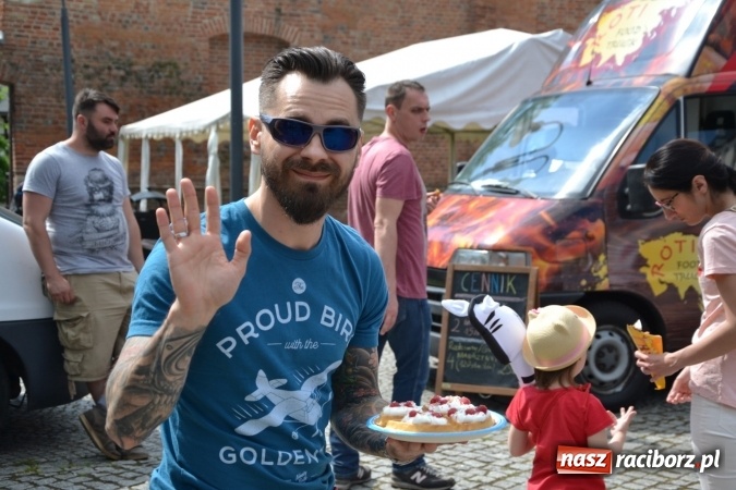 Zdjęcie w galerii na portalu naszraciborz.pl: Kolejny zlot food trucków na raciborskim zamku wiadomości z regionu