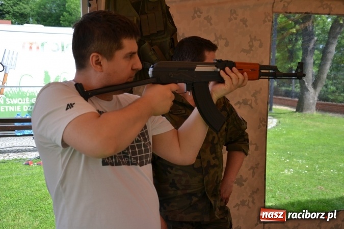 Zdjęcie w galerii na portalu naszraciborz.pl: Kolejny zlot food trucków na raciborskim zamku wiadomości z regionu