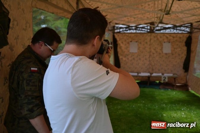 Zdjęcie w galerii na portalu naszraciborz.pl: Kolejny zlot food trucków na raciborskim zamku wiadomości z regionu