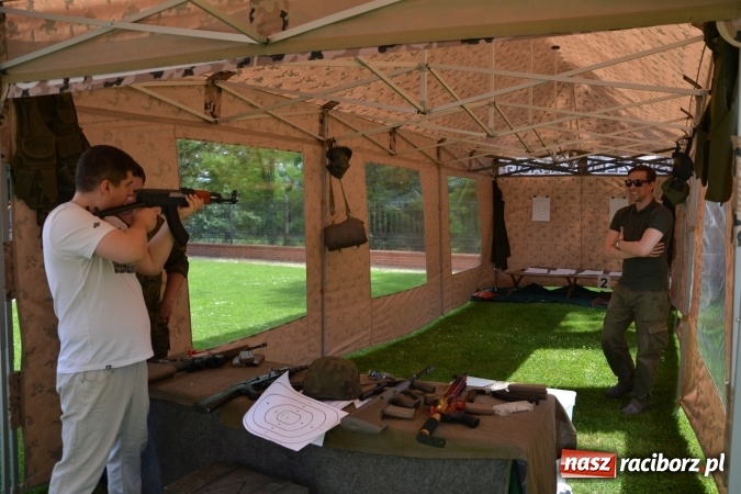 Zdjęcie w galerii na portalu naszraciborz.pl: Kolejny zlot food trucków na raciborskim zamku wiadomości z regionu