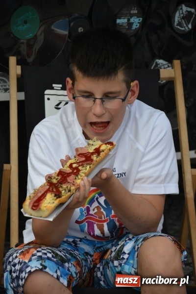 Zdjęcie w galerii na portalu naszraciborz.pl: Kolejny zlot food trucków na raciborskim zamku wiadomości z regionu