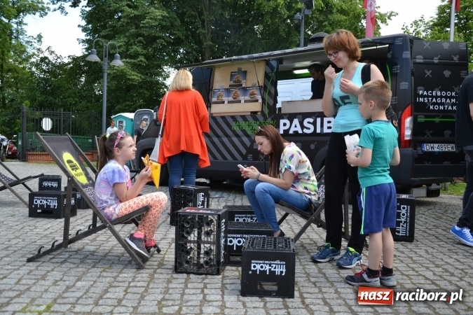 Zdjęcie w galerii na portalu naszraciborz.pl: Kolejny zlot food trucków na raciborskim zamku wiadomości z regionu
