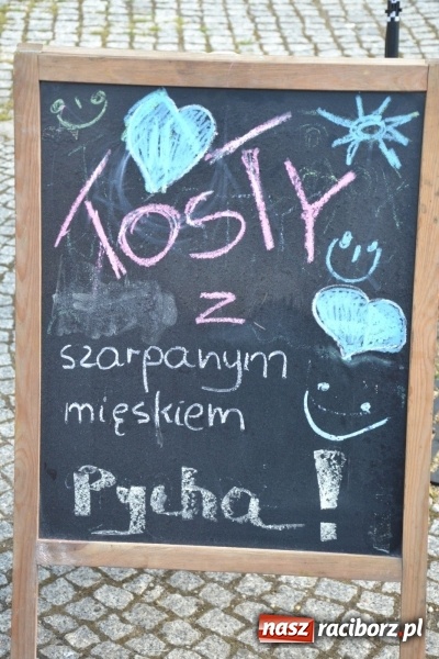 Zdjęcie w galerii na portalu naszraciborz.pl: Kolejny zlot food trucków na raciborskim zamku wiadomości z regionu