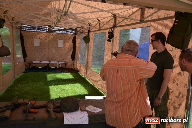 Zdjęcie w galerii na portalu naszraciborz.pl: Kolejny zlot food trucków na raciborskim zamku wiadomości z regionu