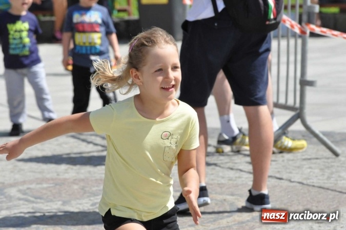 Zdjęcie w galerii na portalu naszraciborz.pl: Pół tysiąca dzieci i młodzieży na XI Biegu Profilaktycznym w parku im. Miasta Roth wiadomości z regionu