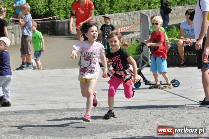 Zdjęcie w galerii na portalu naszraciborz.pl: Pół tysiąca dzieci i młodzieży na XI Biegu Profilaktycznym w parku im. Miasta Roth wiadomości z regionu