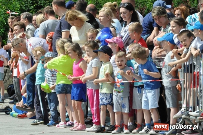 Zdjęcie w galerii na portalu naszraciborz.pl: Pół tysiąca dzieci i młodzieży na XI Biegu Profilaktycznym w parku im. Miasta Roth wiadomości z regionu