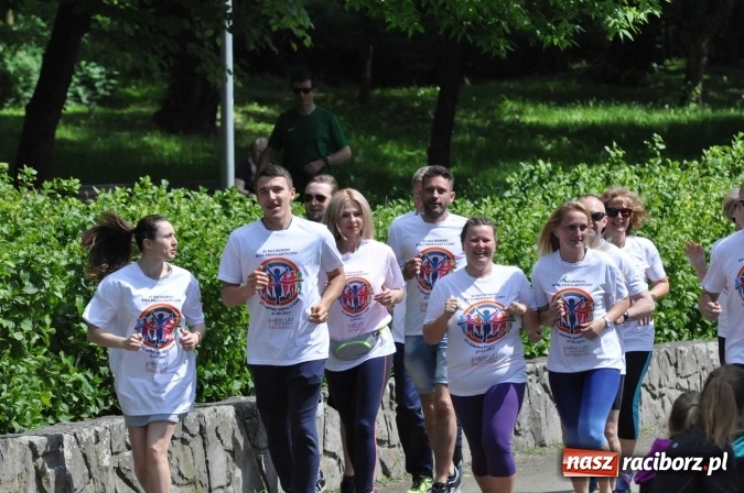 Zdjęcie w galerii na portalu naszraciborz.pl: Pół tysiąca dzieci i młodzieży na XI Biegu Profilaktycznym w parku im. Miasta Roth wiadomości z regionu