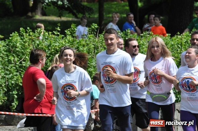 Zdjęcie w galerii na portalu naszraciborz.pl: Pół tysiąca dzieci i młodzieży na XI Biegu Profilaktycznym w parku im. Miasta Roth wiadomości z regionu